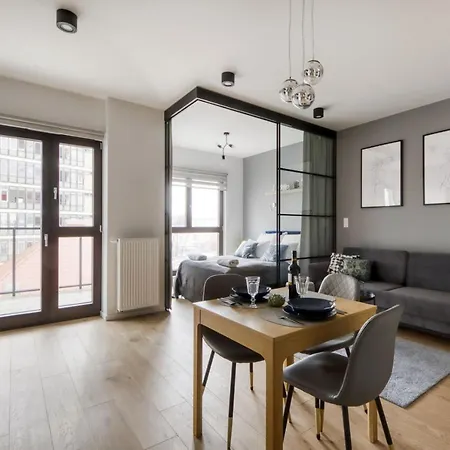 Night Metro Plocka 公寓